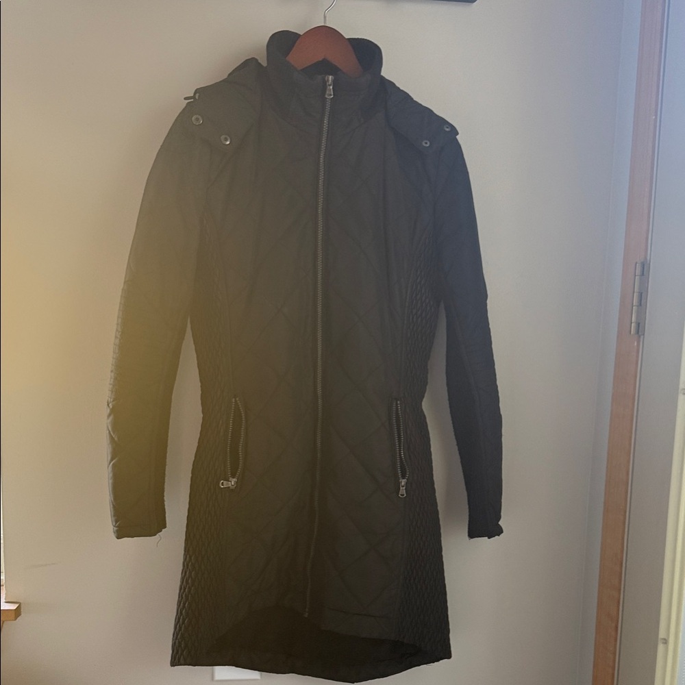 Women's Black Quilted Puffer Jacket